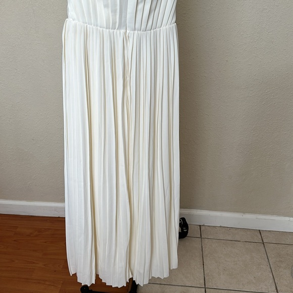 HOUSE OF CB M D-DD 'Amorata' Ivory Pleated Maxi Dress NWOT - Picture 8 of 16